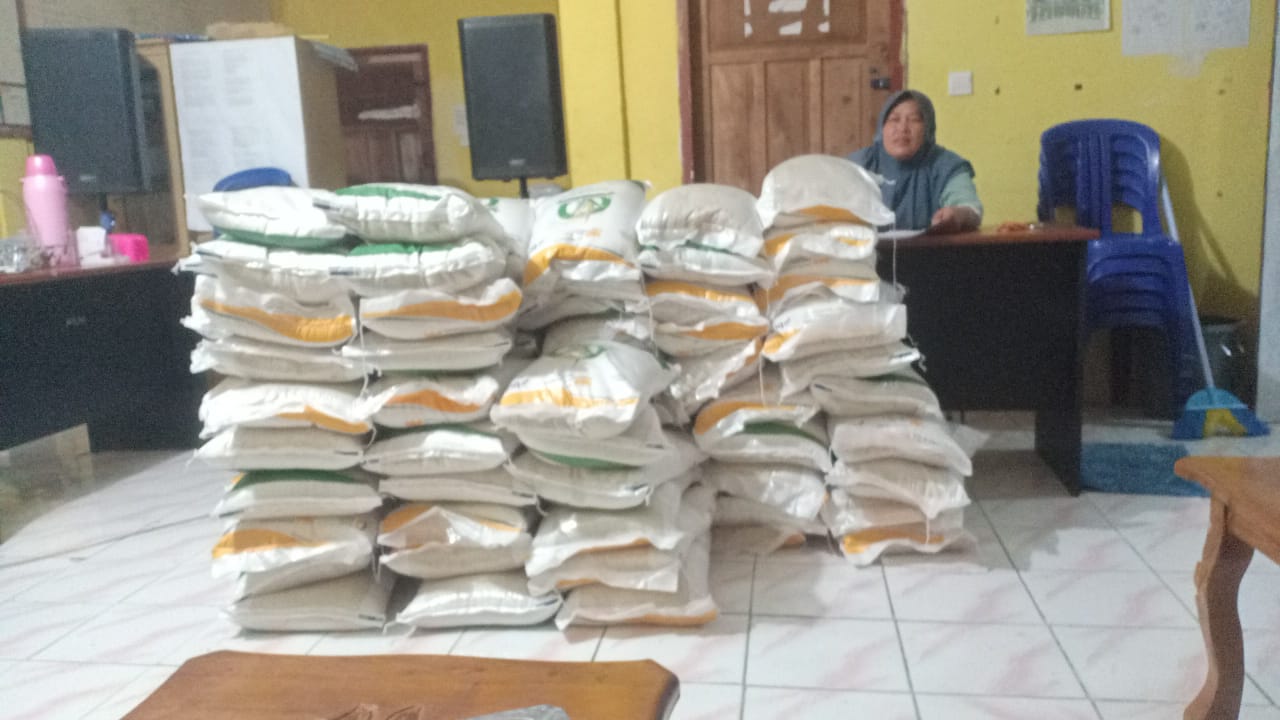 Kegiatan Sosial Distribusi Beras Bantuan